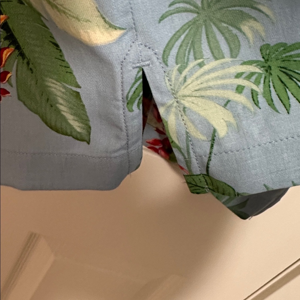 TOMMY BAHAMA NWT Silk Hawaiian Print Mens Button Short Sleeve Shirt Size S - Picture 9 of 15
